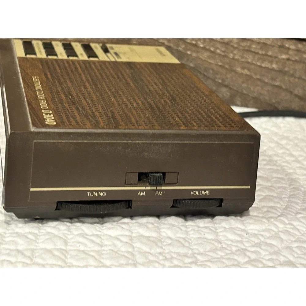 Magnavox Red LCD Electronic FM/AM Clock Radio D 3040 Works‎